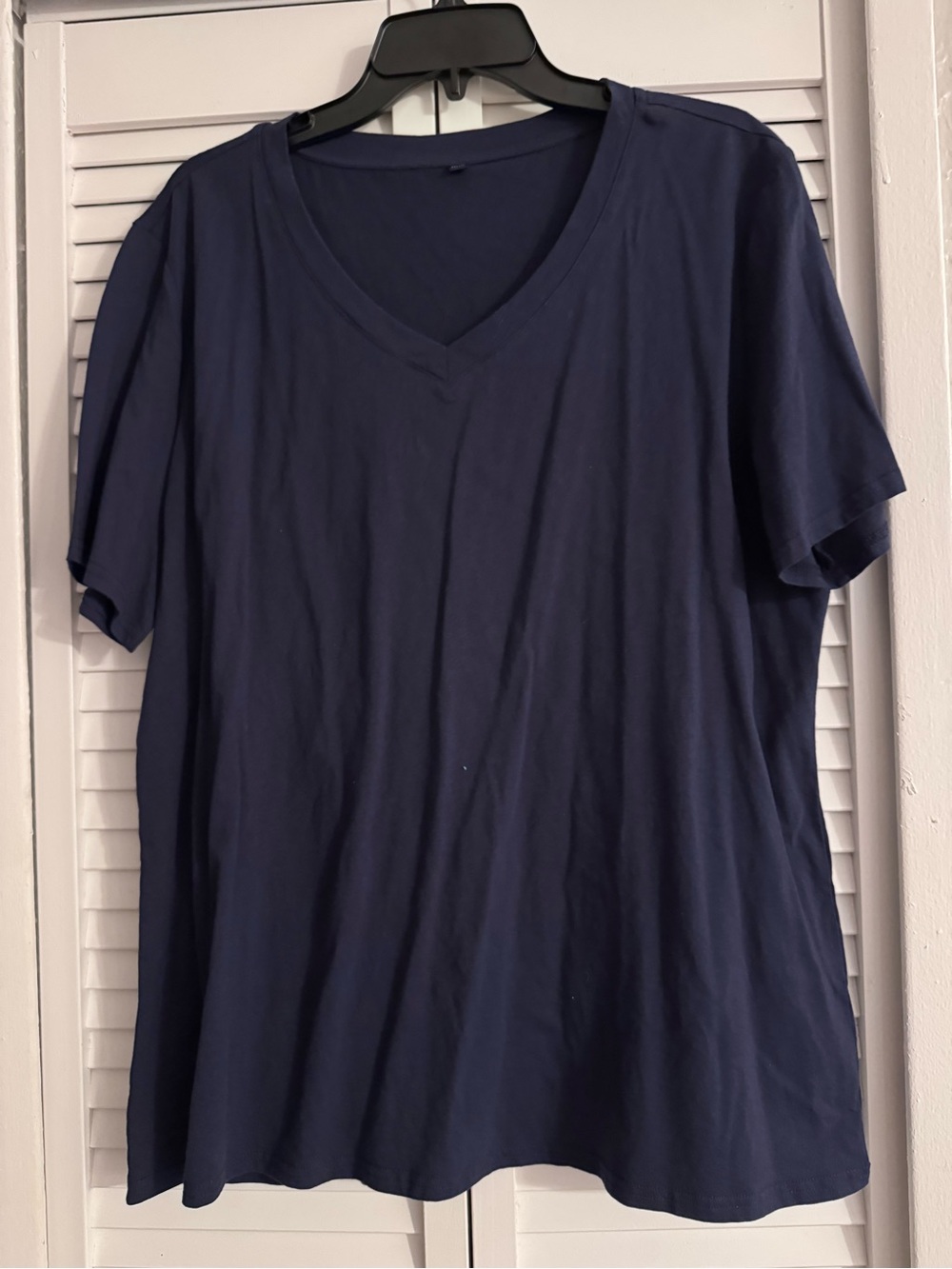 Women's Navy V-Neck Short Sleeve Tee
